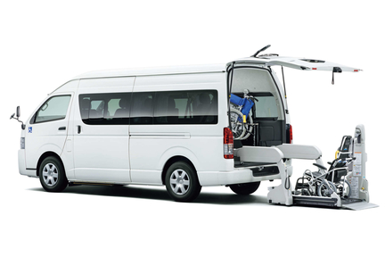 車いす仕様車“Dタイプ”2WD・2700ガソリン スーパーロング・ワイドボディ(CBF-TRH223B-VTZYD)ボディカラーはホワイト〈058〉