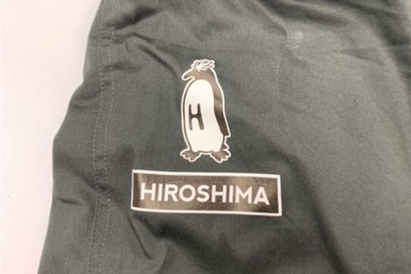 ハーフコート（腕ロゴ）