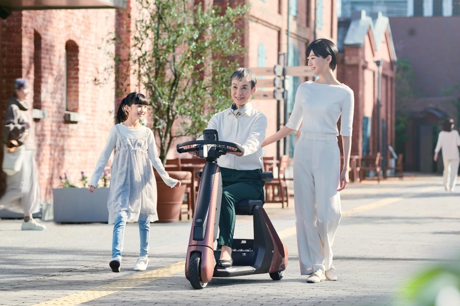 【モデル入り素材】C+walk S “Safety support”